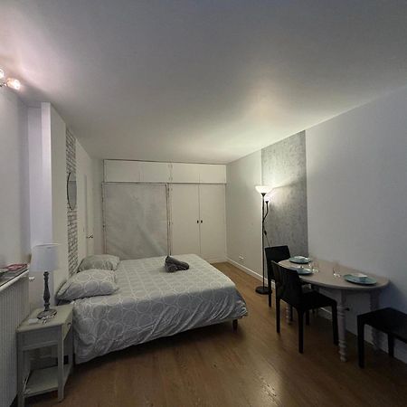 Appartement Des Champs Elysees París Exterior foto