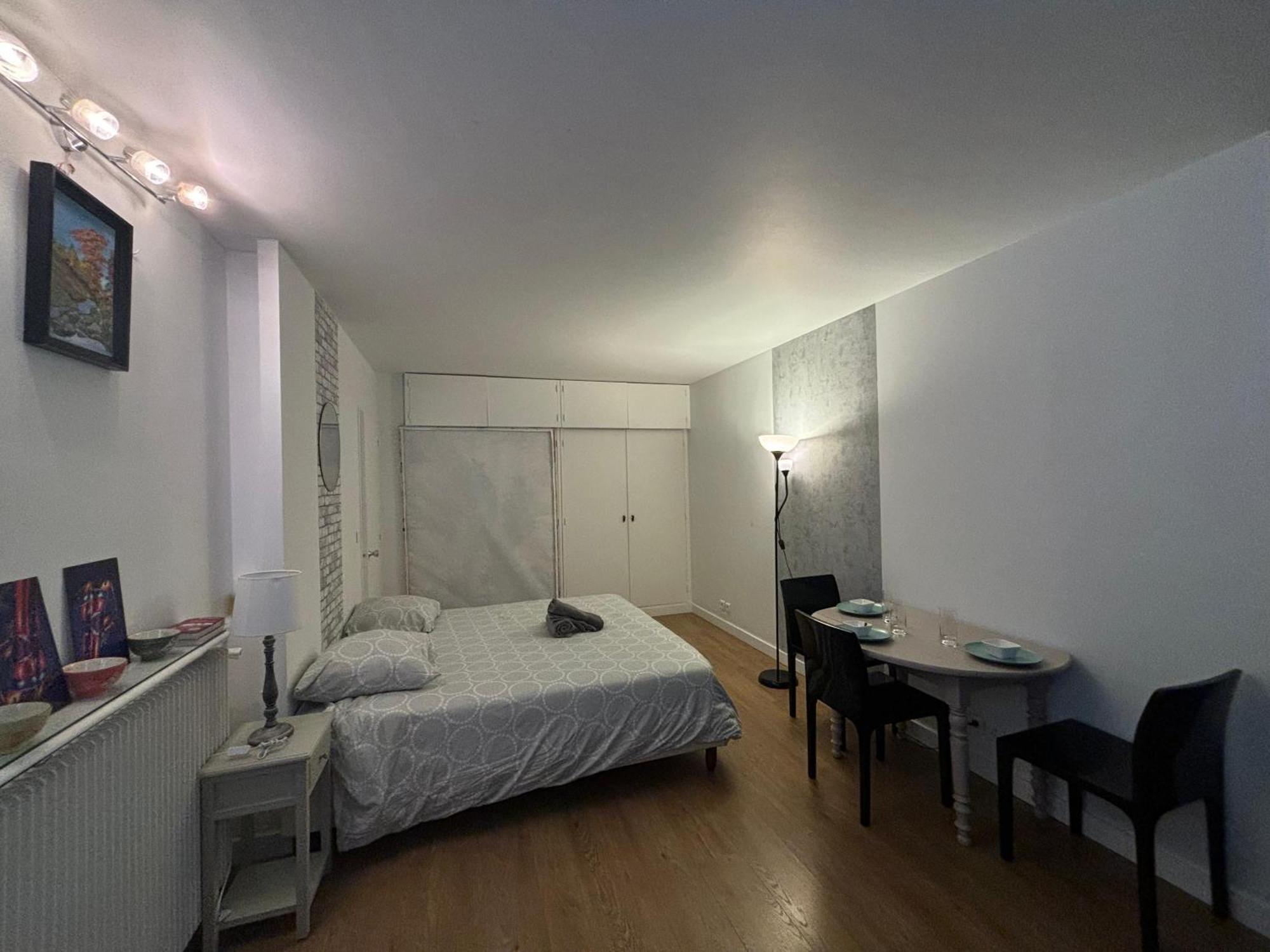 Appartement Des Champs Elysees París Exterior foto